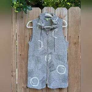 Trisha Tyler Gray Geometric Abstract Sleeveless Zip Up Sweater Vest